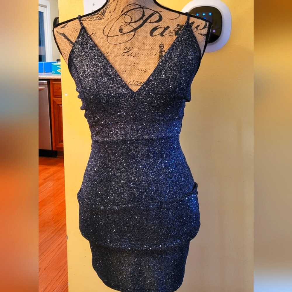Windsor, dark blue, glitter, Homecoming dress w/straps. Size M, material stretch